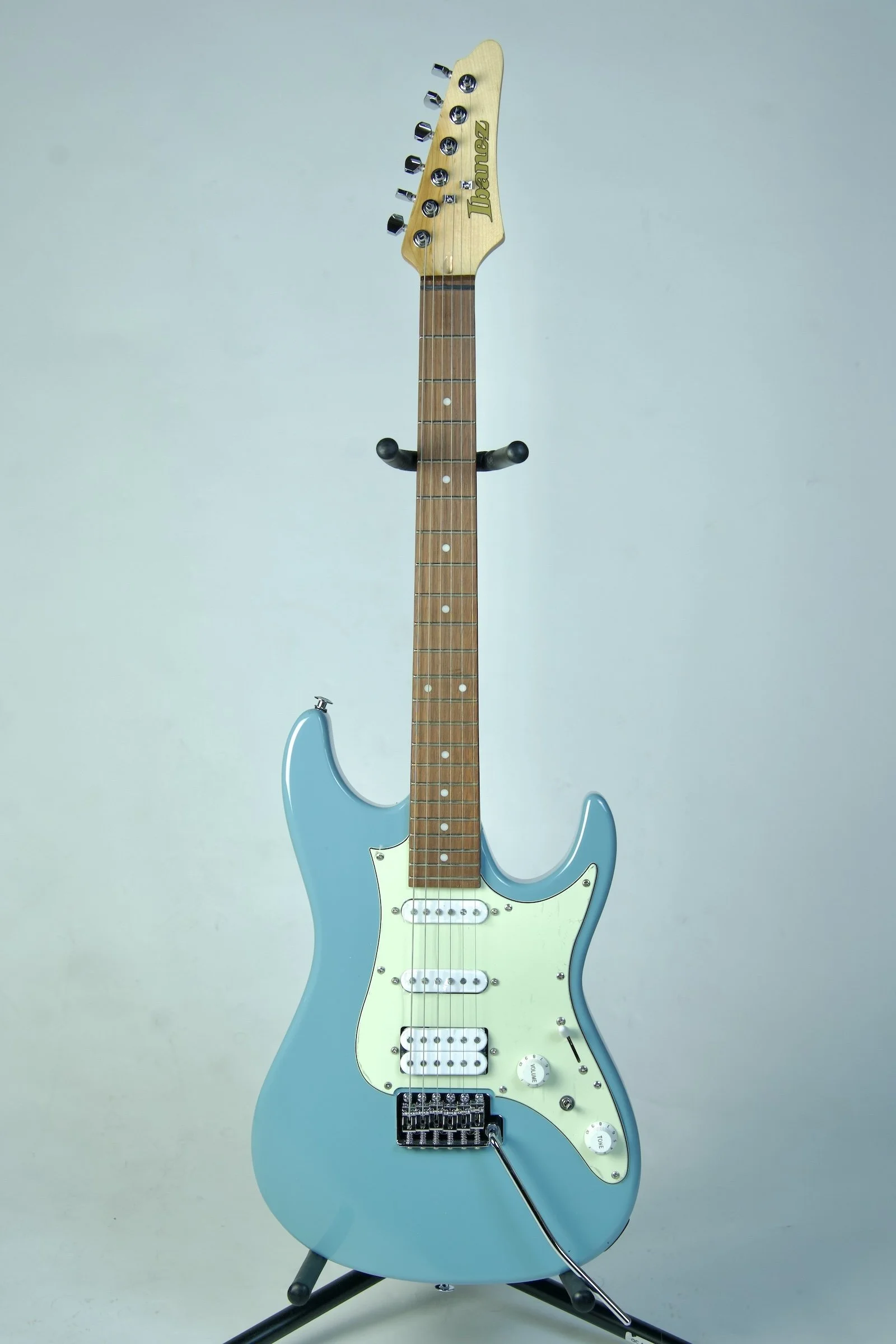 Yamaha Revstar RSE20 Electric Guitar Swift Blue — David's